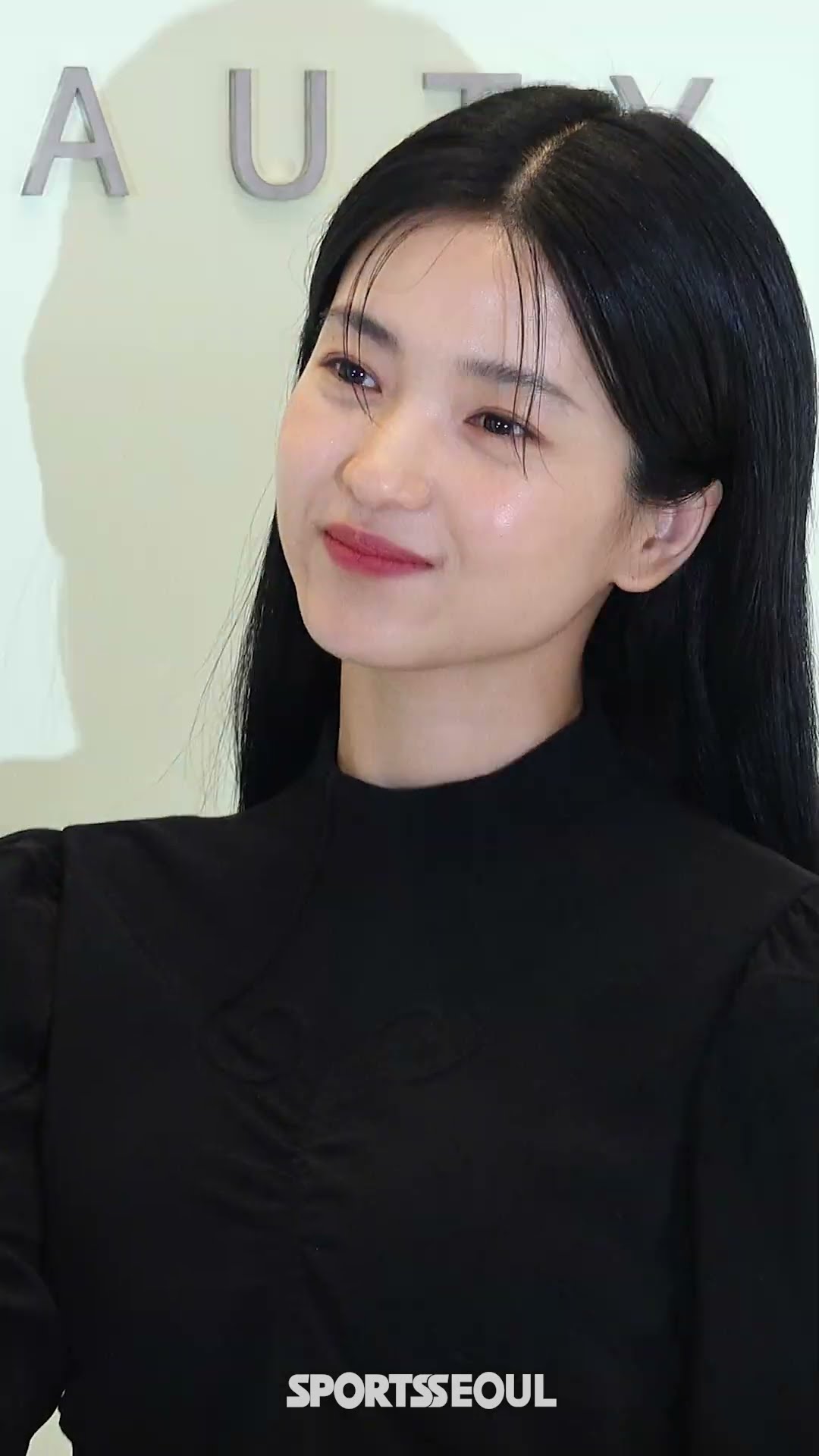 김태리, 시크하게 입장하다 활짝 '청초 여신'