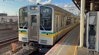 E127系0番台ﾅﾊV2編成が浜川崎行きとして尻手駅3番線を発車するシーン（2024.2.18.16:32）