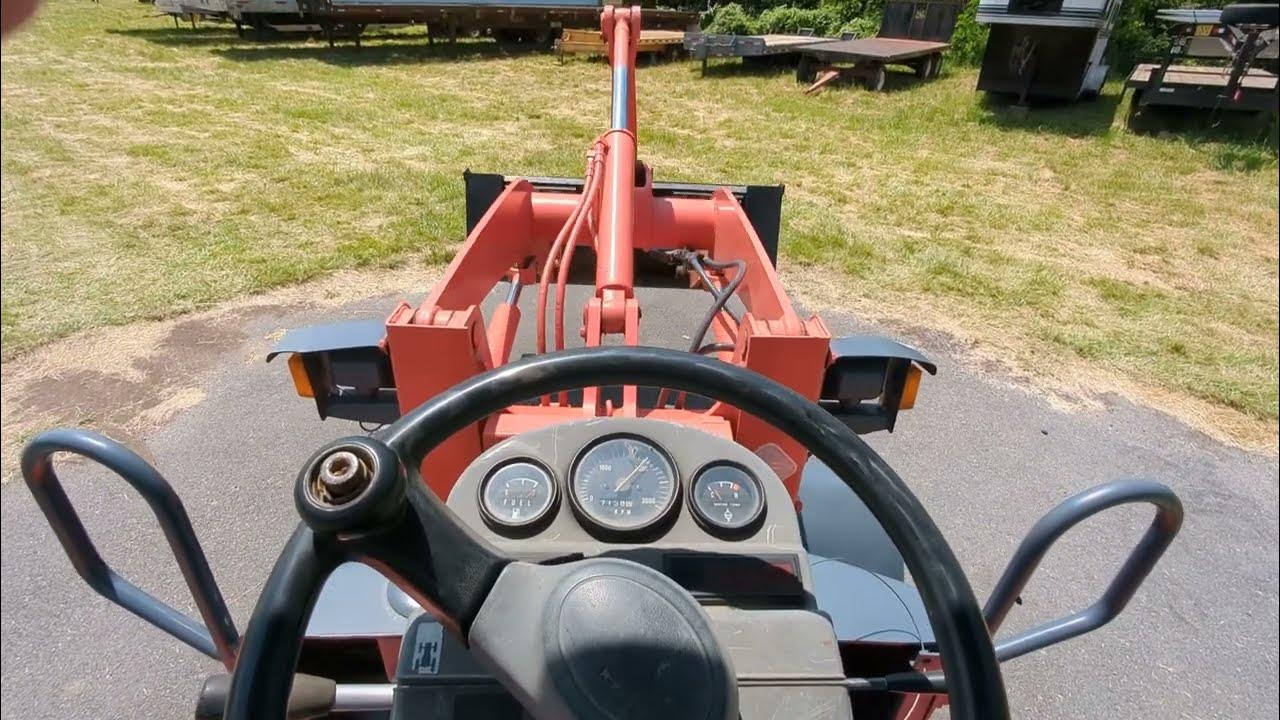 Kubota R420S - YouTube
