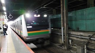 [ジョイント音・警笛あり]回8648M E233系 U624編成 TK入場回送 回送列車が警笛を鳴らしながら新宿駅1番線を通過するシーン