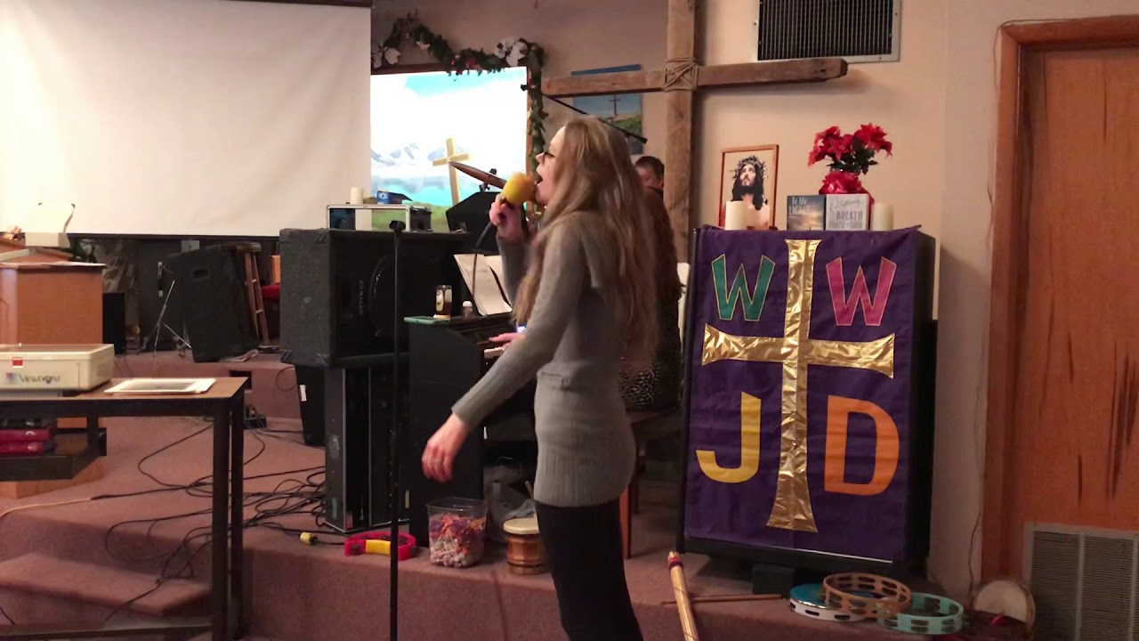 I Can Only Imagine & Holy Spirit, Thou Art Welcome - Hannah Wold singing