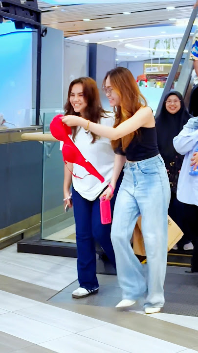 Prank jatuhin BH di tempat yg ramai bikin ngakak! #prank  #shorts  #najibfun