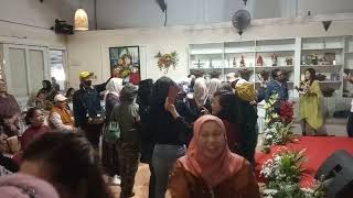 Iis Sugiarti  Duts Sekedar Bertanya