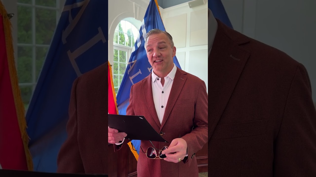 There's a new Independence Day ambassador in town!

Come celebrate America's 250th birthday with us this weekend in New Albany! The festivities kick off on Friday, July 3, with our Pre-Declaration Party, followed by the parade, fireworks, and more on Saturday, July 4.

View the full schedule of events here https://bit.ly/4uhdb0Q

#NewAlbanyOhio