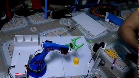 Cánh tay robot 4 bậc tự do