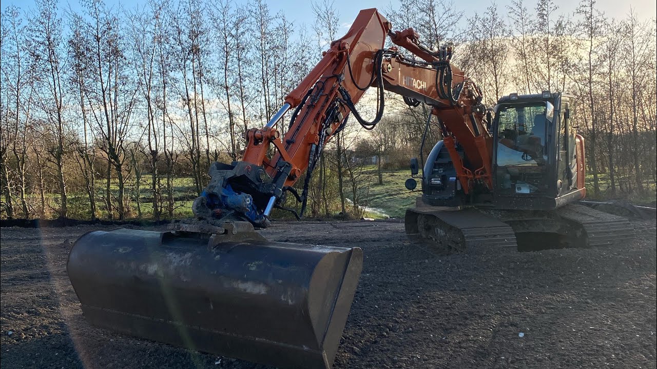 Parkeerterrein Voorbereiden Met Hitachi 135
