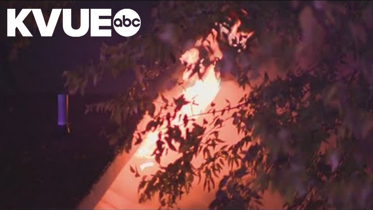 2 homes damaged in southeast Austin fire - YouTube