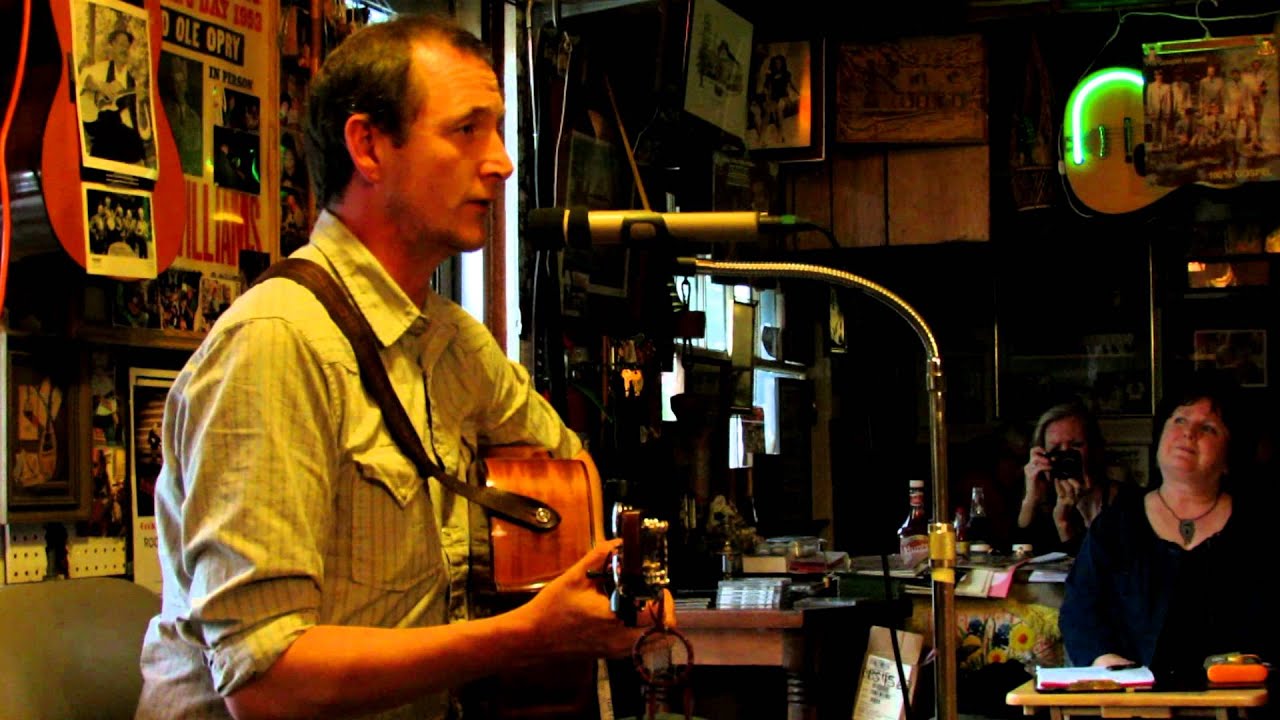 YouTube पर JOHN DOYLE (2012) - LIVE FROM THE COOK SHACK - "The Apprentice Boy" देखें YouTube पर JOHN DOYLE (2012) - LIVE FROM THE COOK SHACK - "The Apprentice Boy" देखें