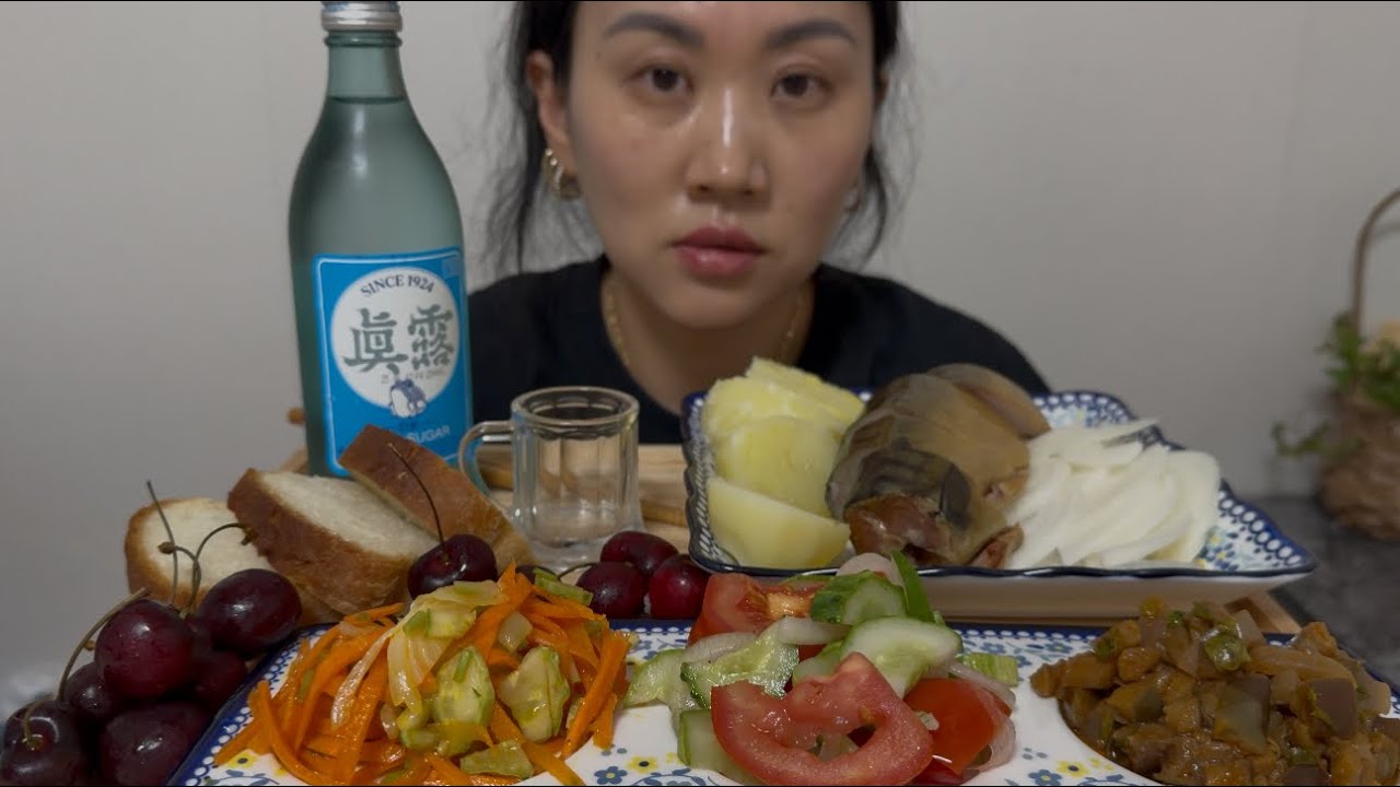 ПЯТНИЧНЫЙ МУКБАНГ| ИСТОРИЯ ЛЮБВИ МОИХ РОДИТЕЛЕЙ♥️♥️♥️|КОРЕЙСКАЯ ВОДКА И СКУМБРИЯ