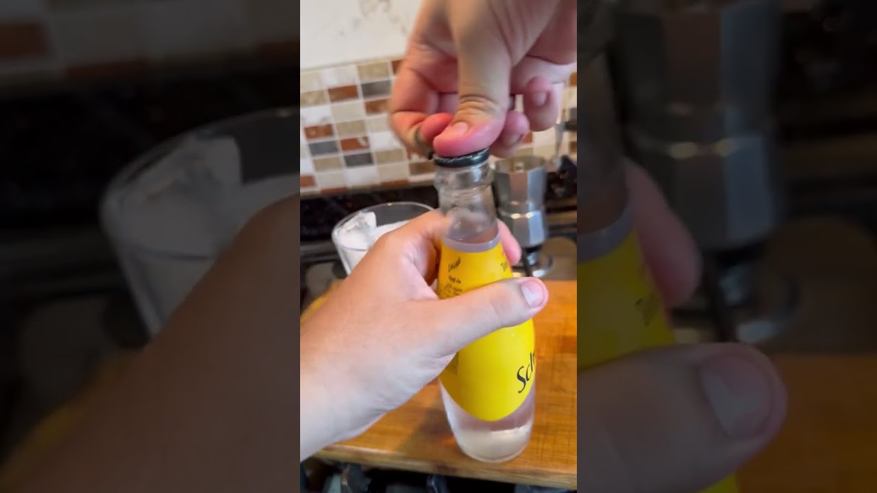 Fizzy coffee refresher 