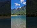 Le lac des Hurtières en tenue estivale 🌴