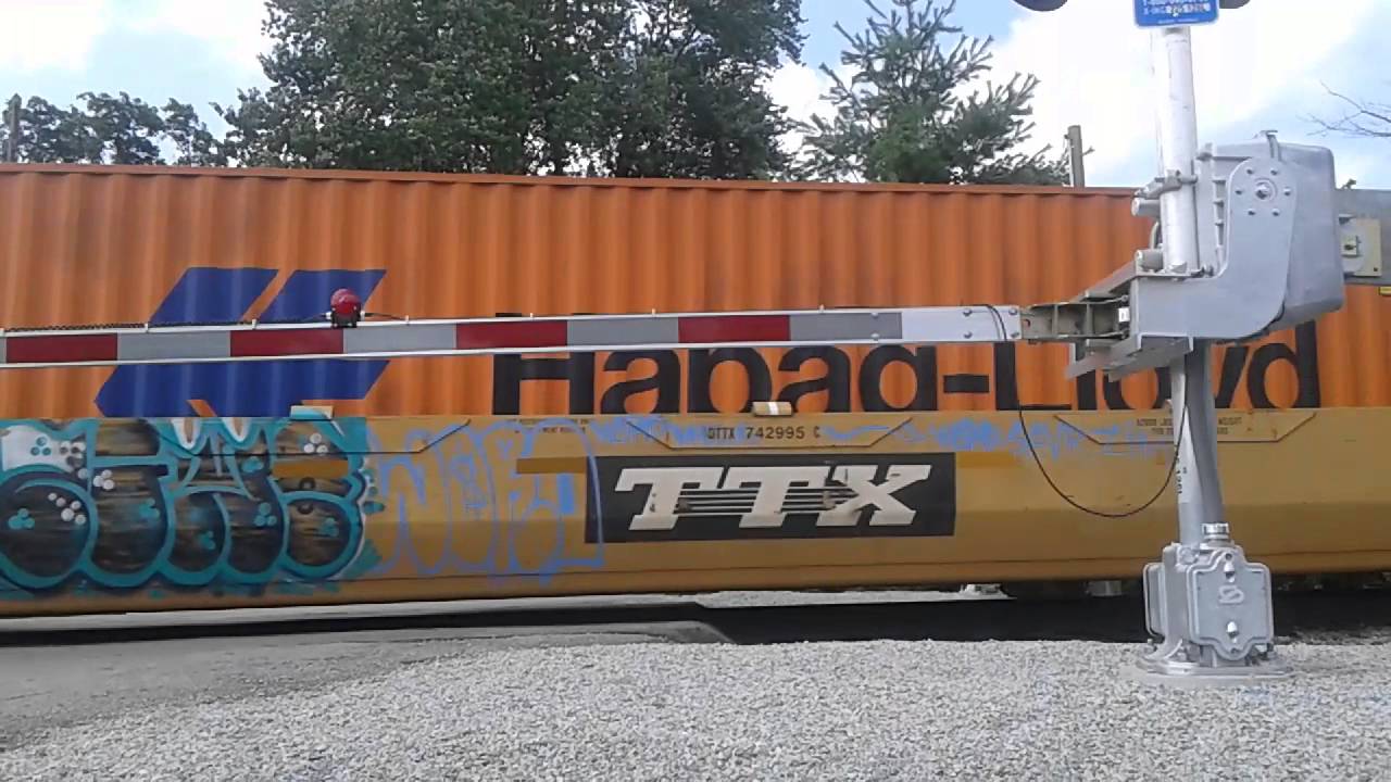 NS inermodal train passes Buechel depot