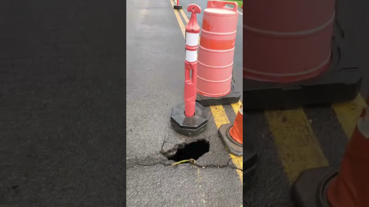 Buraco se abre em cabeceira de ponte na BR-153 em Cachoeira do Sul