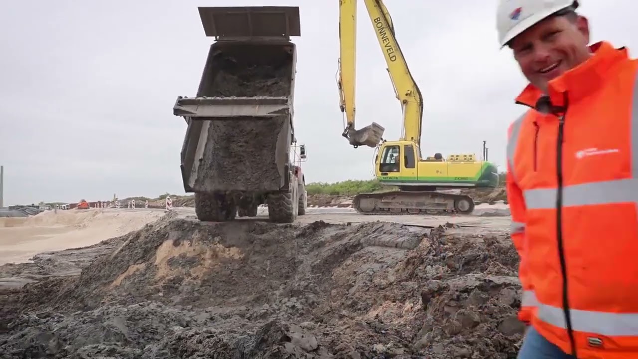 Het plaatsen van diepwanden op de Pallas Petten-werf