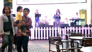 THE BIGEST BAND - I O I O (Summarecon Mall Serpong) Beegees Cover