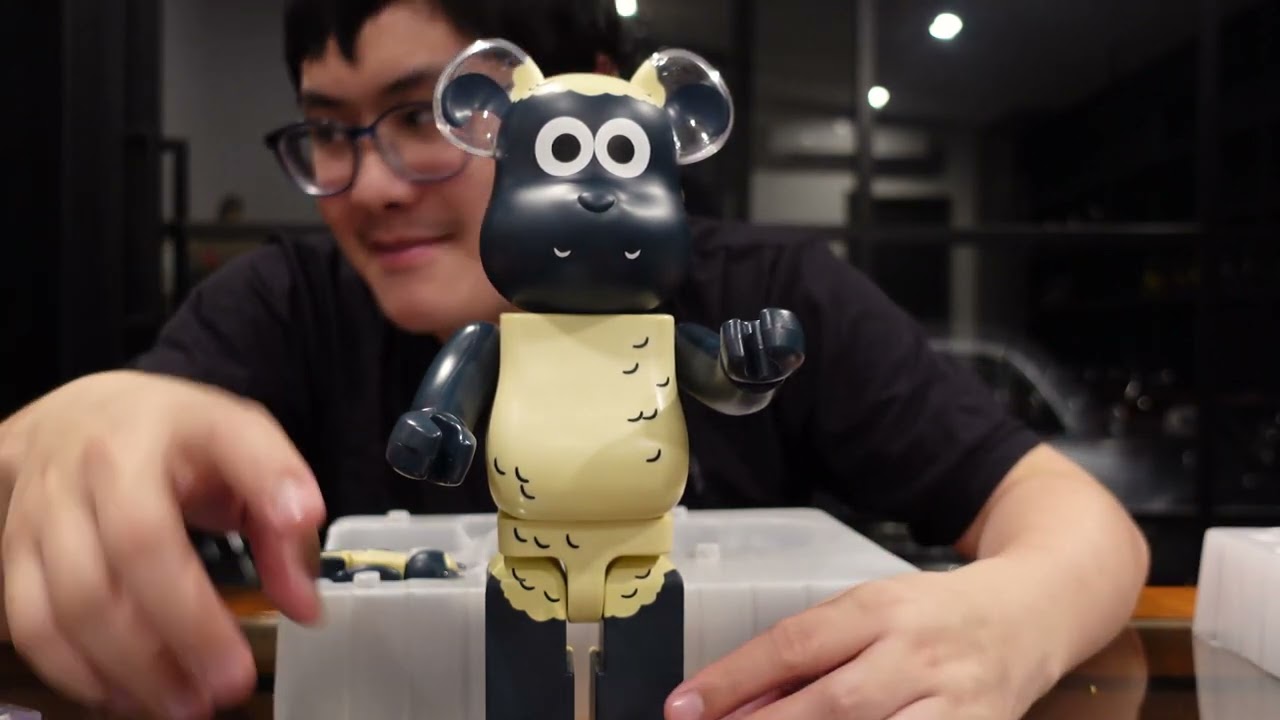 รีวิว BearBrick | Shaun The Sheep 100% + 400% - YouTube