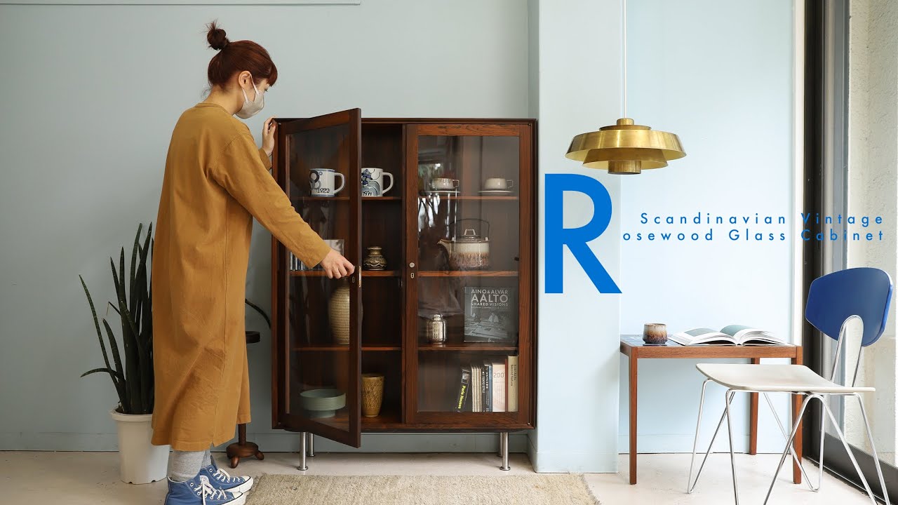 MODERN GLASS モダンガラス　洋書　ヴィンテージ  北欧 凛とした佇まいのローズウッドガラスキャビネット♪Scandinavian
