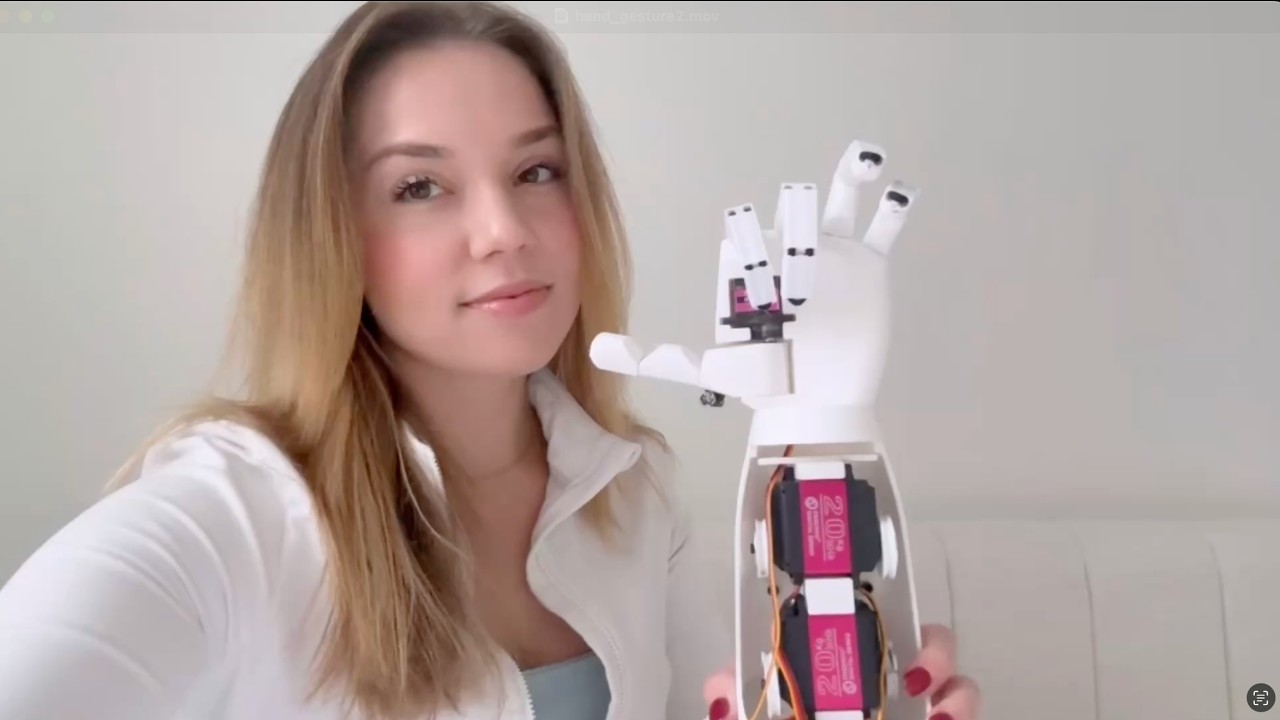 Gesture-Controlled Robotic Hand Using Computer Vision (No Gloves)