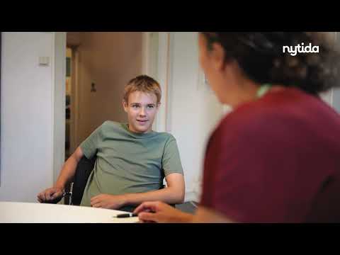 Hur skiljer sig en resursskola från en vanlig grundskola? Märit berättar