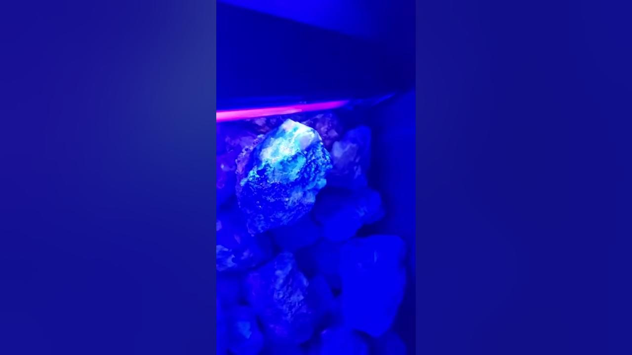 Blacklight, opals, shortwave UV light, fluorescence, Wyoming YouTube