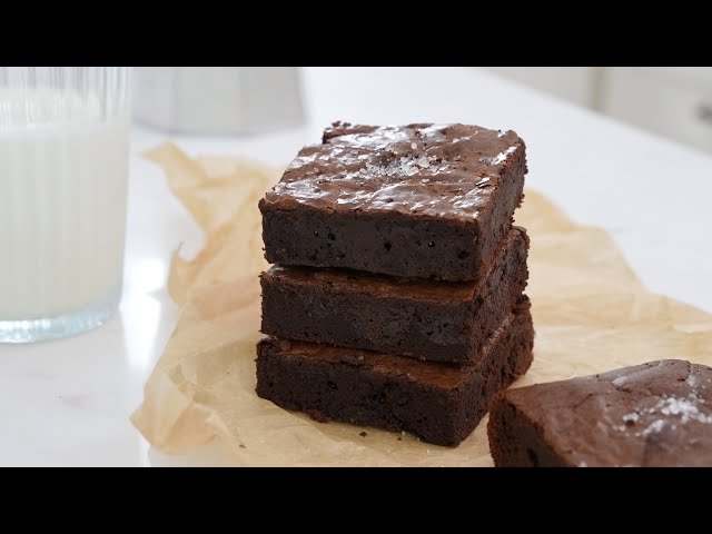 Brownie Recipe (SUPER Fudgy!) - Chelsea's Messy Apron