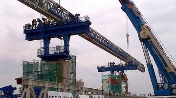 Launching Gantry erection -  Main truss lifting-Video 2
