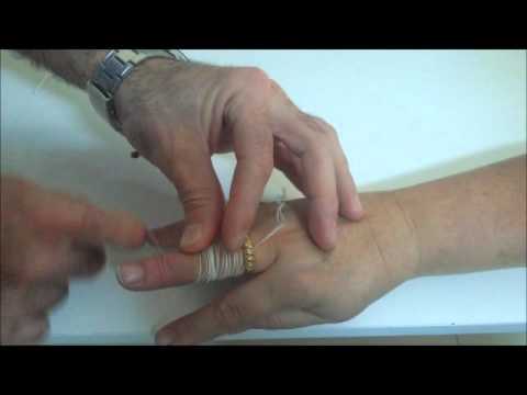 Como tirar anel ou aliança no dedo inchado (simples e fácil)