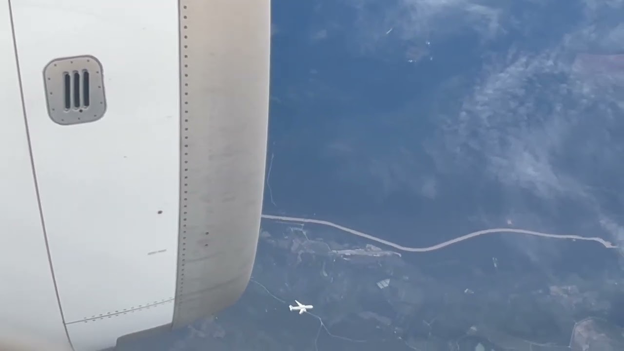 Mumbai - Mid Air Meeting of two flights at high altitude 