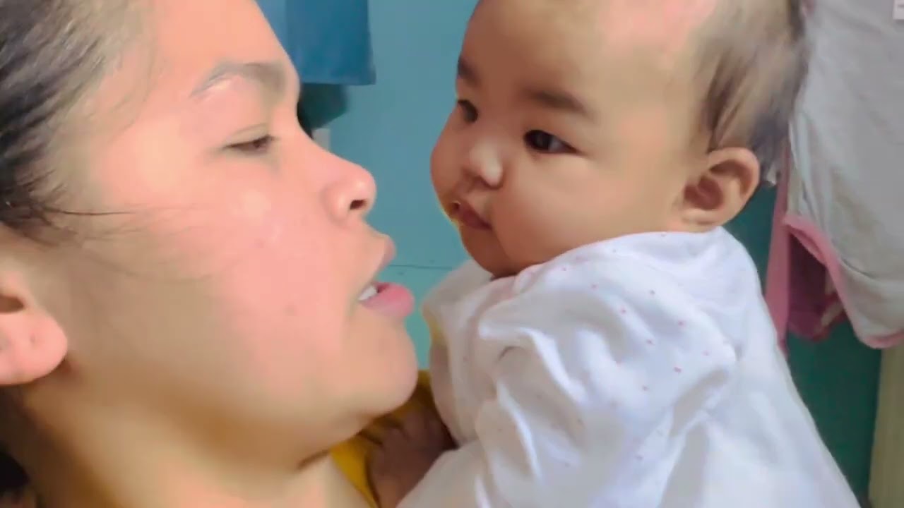 cute baby, cleaning tongue so adorable 😘😜