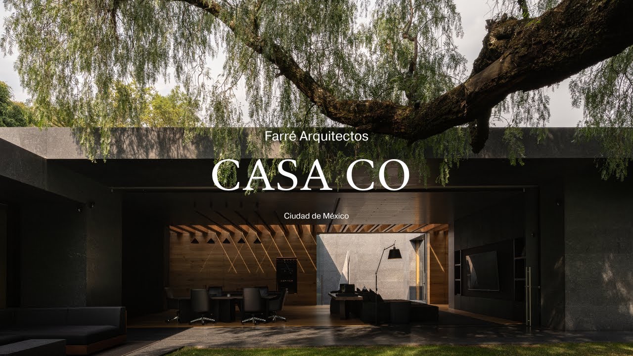 Una Casa Negra donde la Luz y la Madera definen el Espacio — Casa CO • Farré Arquitectos