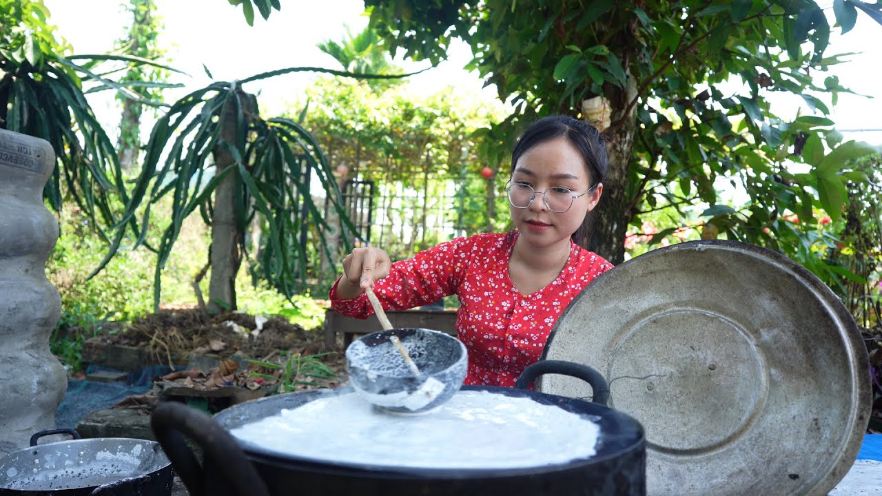 Xay gạo tráng bánh phồng, ướp hương hoa bưởi; trà, chè bưởi giải nhiệt | Grind rice with puff pastry