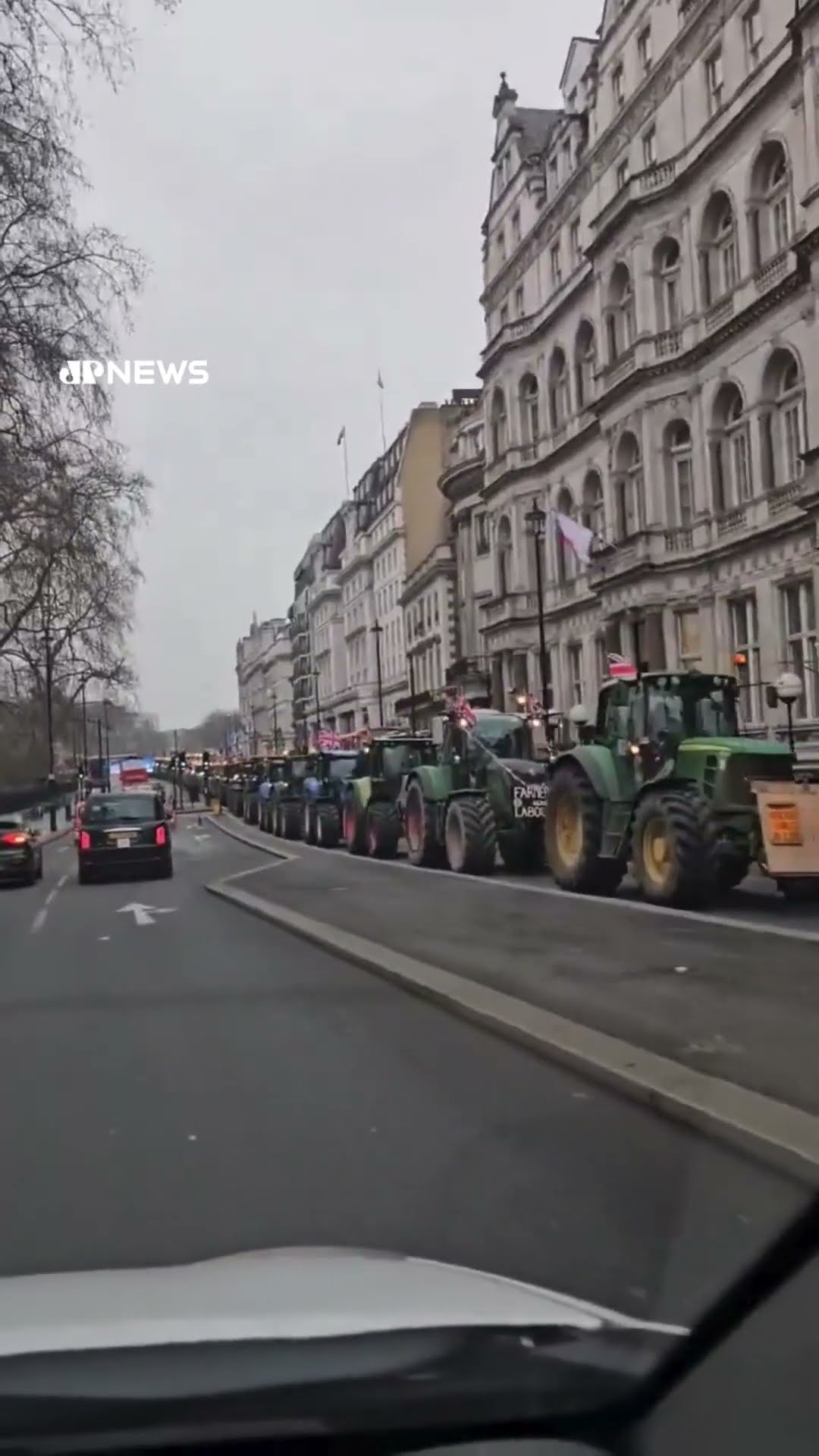 Agricultores protestam em Londres contra imposto de 20% sobre heranças rurais #shorts
