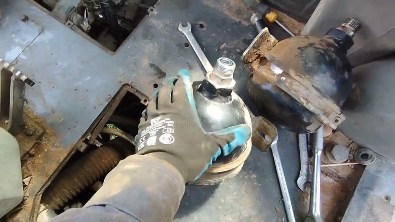 Motoniveladora NH RG170 B, Como desmontar y diagnosticar acumuladores del sistema de frenos ⚙️