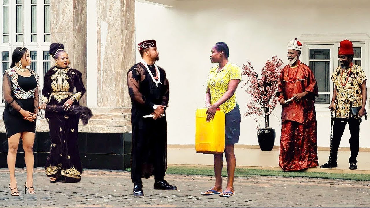 She Only Came 2 Bring Food 4 Her Mother Who Works In D Palace Wen D King Fell In Luv With Her - 2025