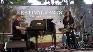 Brian Simpson performs Cant Tell You Why at the Festival Of Arts