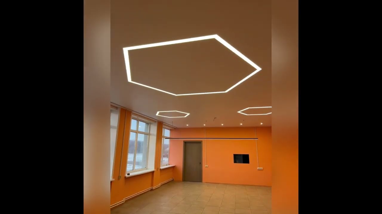 Натяжной потолок в кафе в селе Пухово в Лискинском районе.