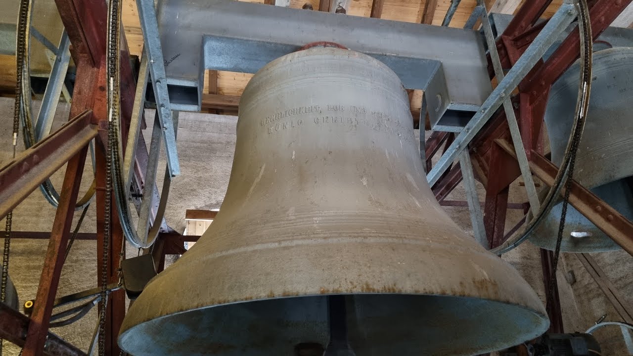 Pfarrkirche Heilige Familie in München-Harlaching (M) Glocken