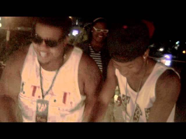 Mira Deezy the Weirdo & Leezy The Warrior - "Stripes" (Music Video) en YouTube Mira Deezy the Weirdo & Leezy The Warrior - "Stripes" (Music Video) en YouTube