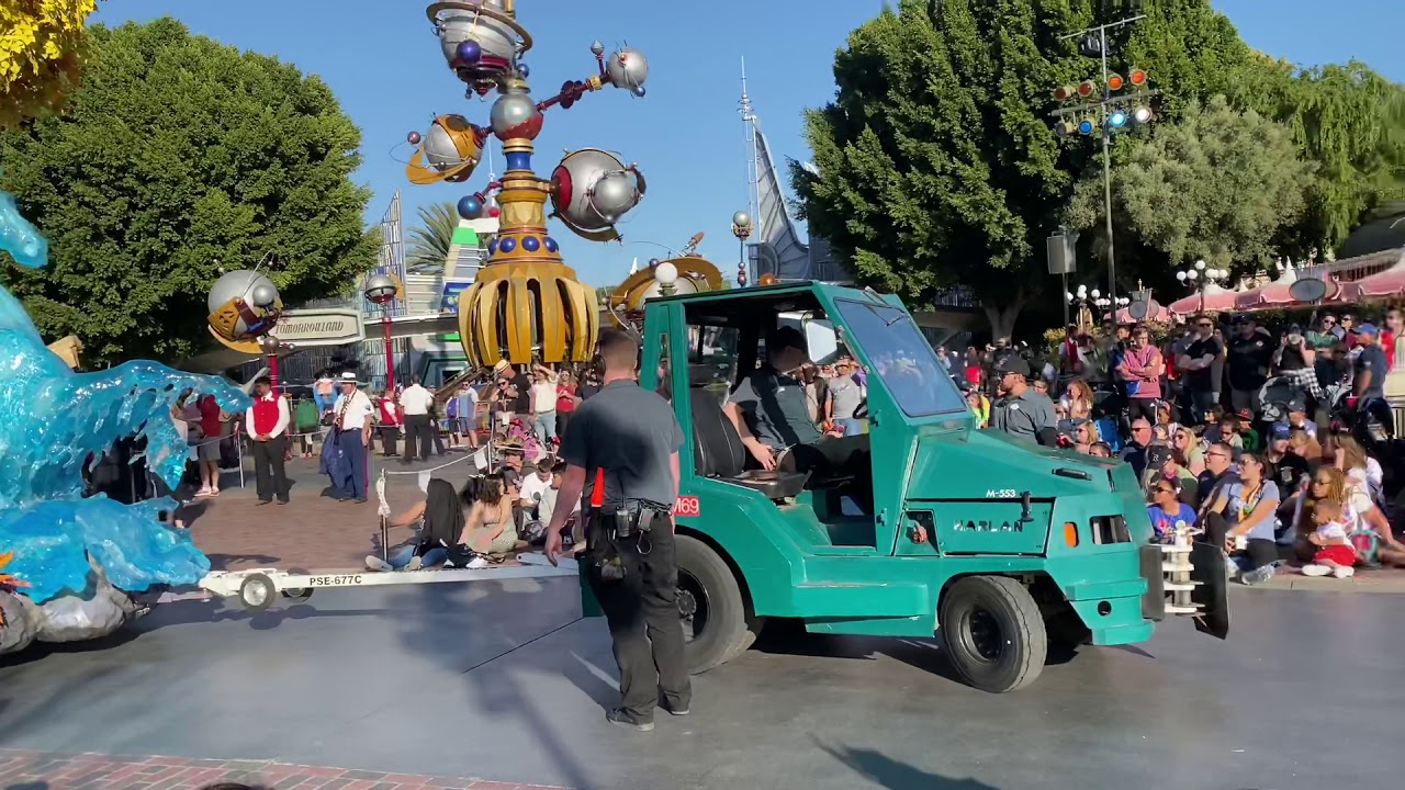 A parade float stop at Disneyland