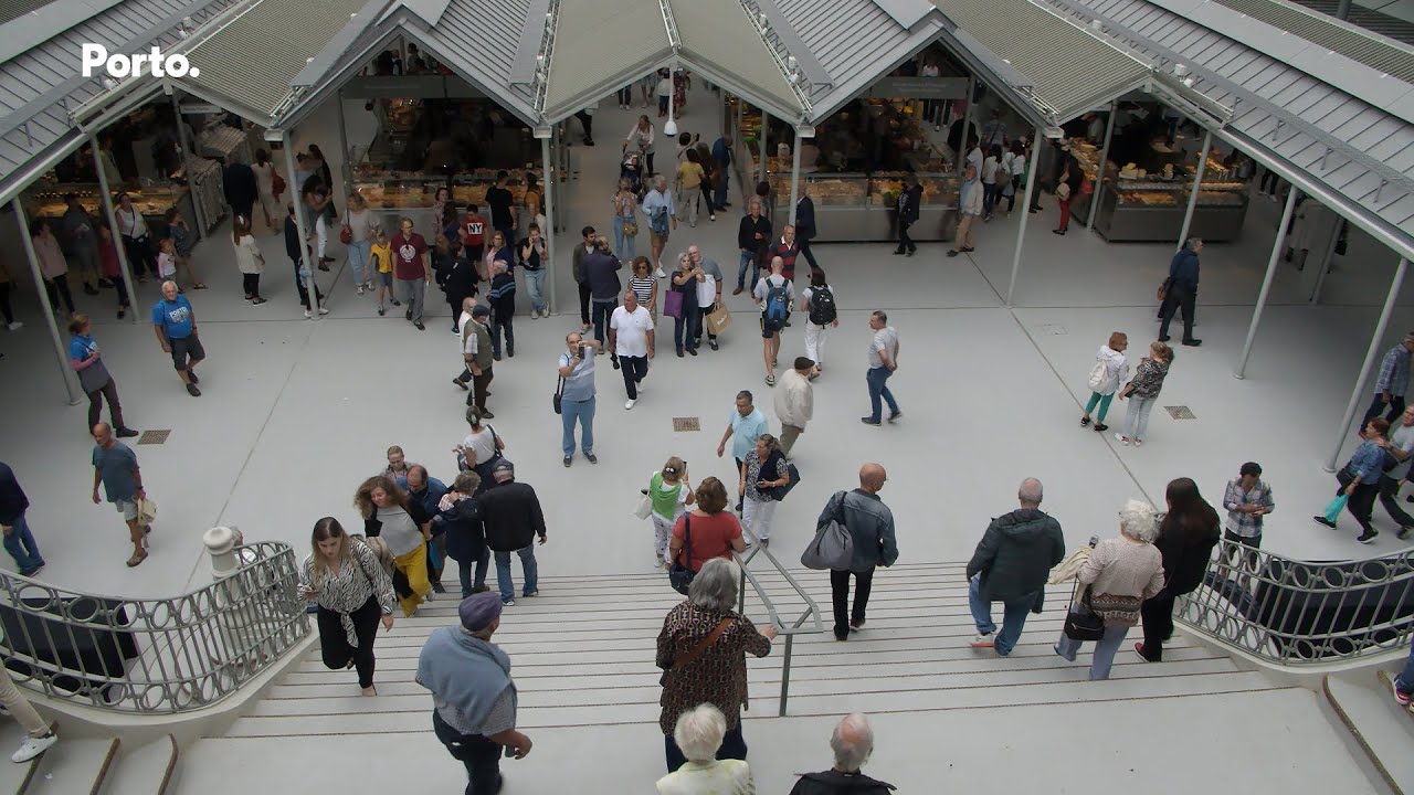 Comerciantes e visitantes felizes com regresso do Mercado do Bolhão