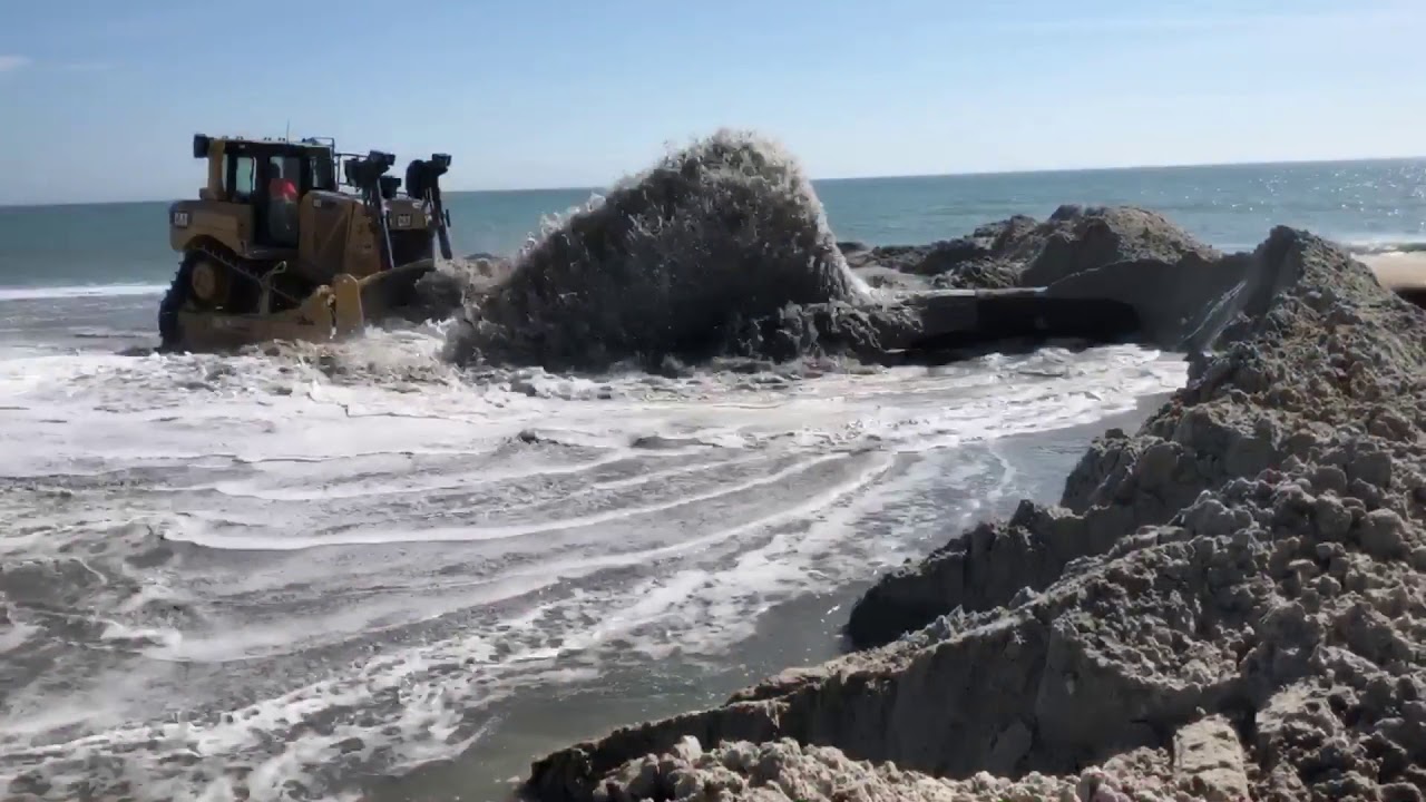 Wrightsville Beach nourishment project 2018 - YouTube