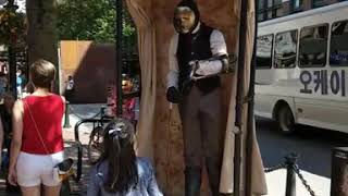 20190630 - Human Statue Water Street