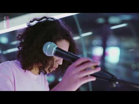 Léonie Pernet dans