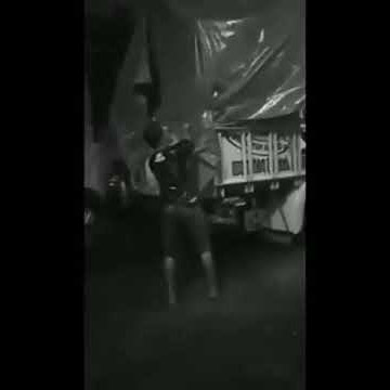 Perjuangan seorang sopir truk demi tanggung jawabnya sangat besar
