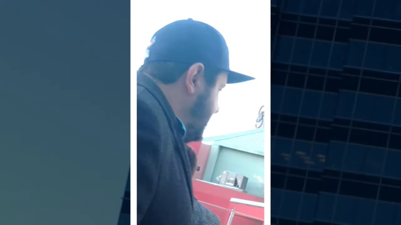 Jakub Voracek signs a Philadelphia Flyers photo for DAGR Sportscards and Collectibles in Edmonton