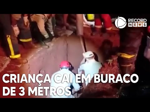 Criança cai em buraco de 3 metros de profundidade