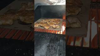 Marinirano meso u smokeru /  Marinated meat in a smoker