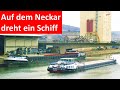 Auf dem Neckar dreht ein Schiff