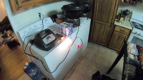 Maxwell Super Capacitor K2 Series 2.7 Volts - How to Charge with Lightbulb