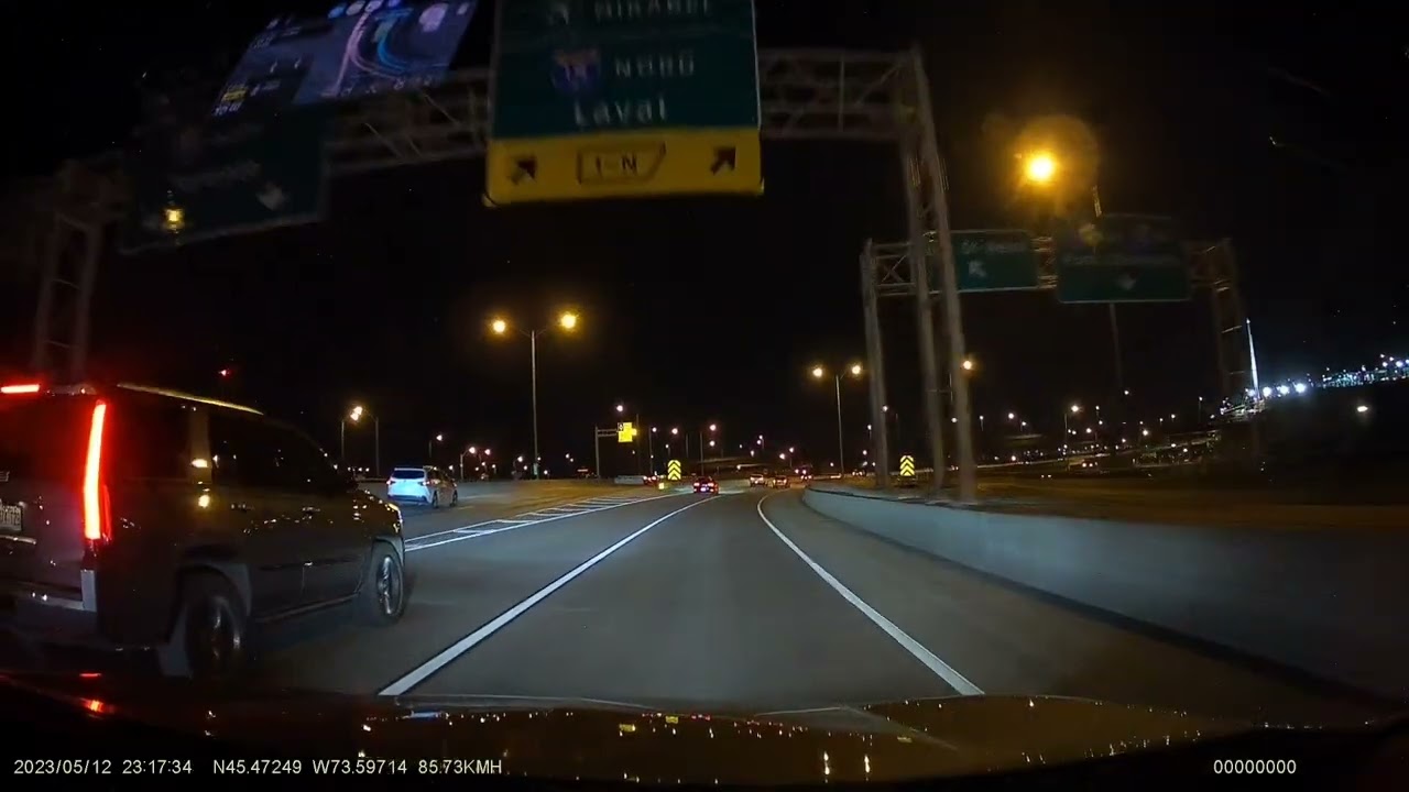Dashcam Montreal - Invading lane